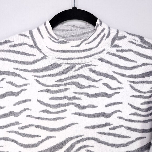Anthropologie Lizzie Mock Neck Sweater Size Small White & Gray Zebra Pattern - Picture 3 of 8